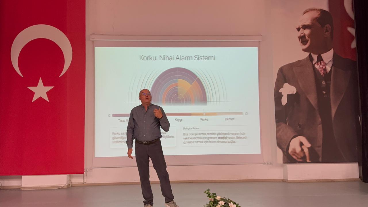 Klinik Psikolog Şenel Karaman, 8. Psikoloji Günleri’nde “Duyguların Anatomisi” Sunumu Gerçekleştirdi